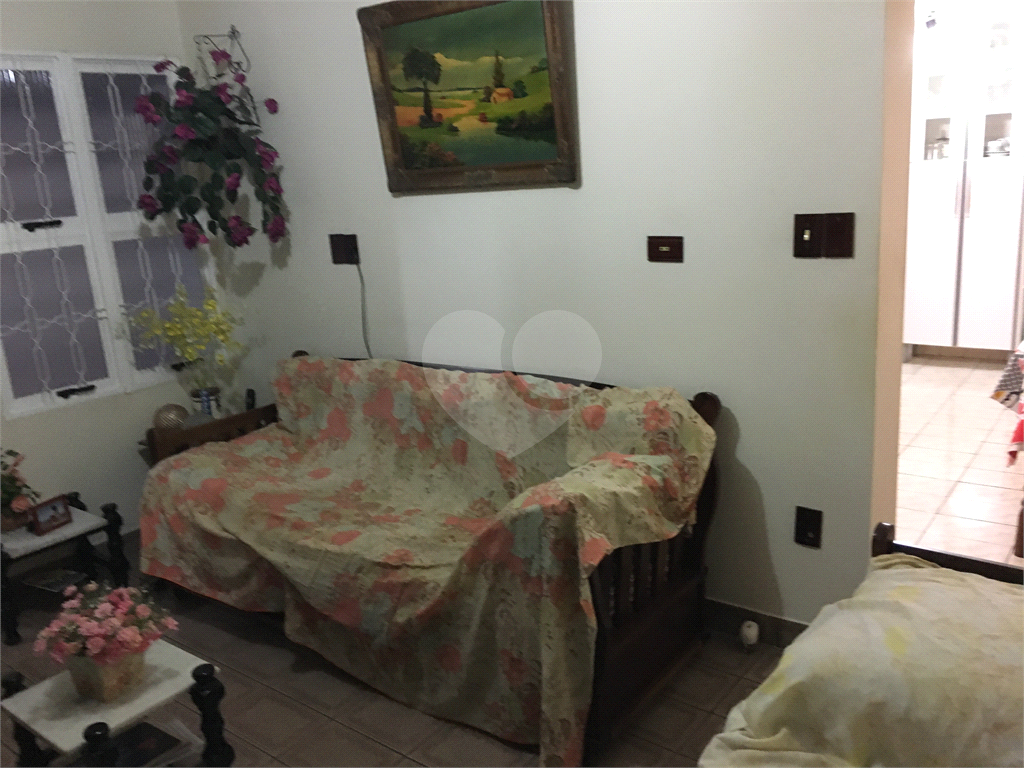 Excelente sobrado com duas moradias, ótimo para famílias que queiram morar no mesmo terreno. 