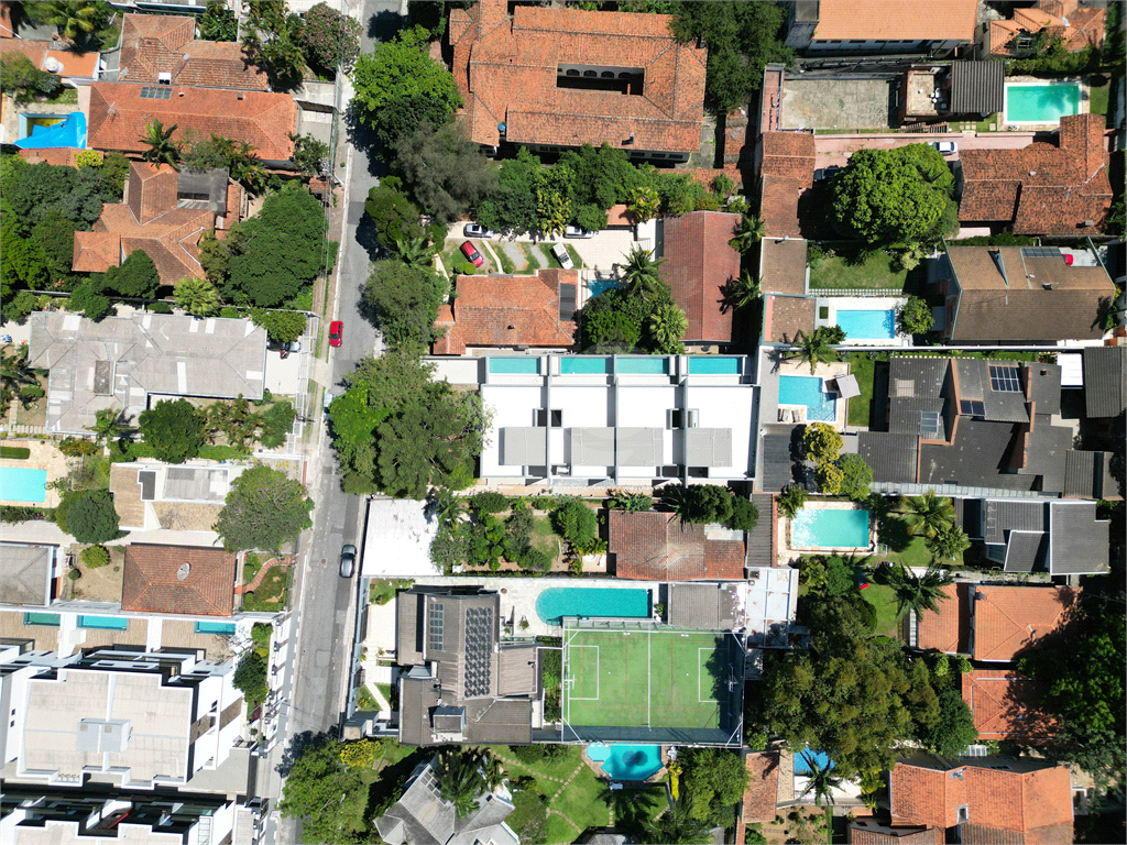 Sobrado novo no Jardim Floresta, 4 suítes, 4 vagas