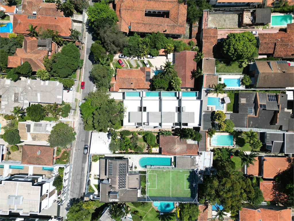 Sobrado novo no Jardim Floresta, 4 suítes, 4 vagas