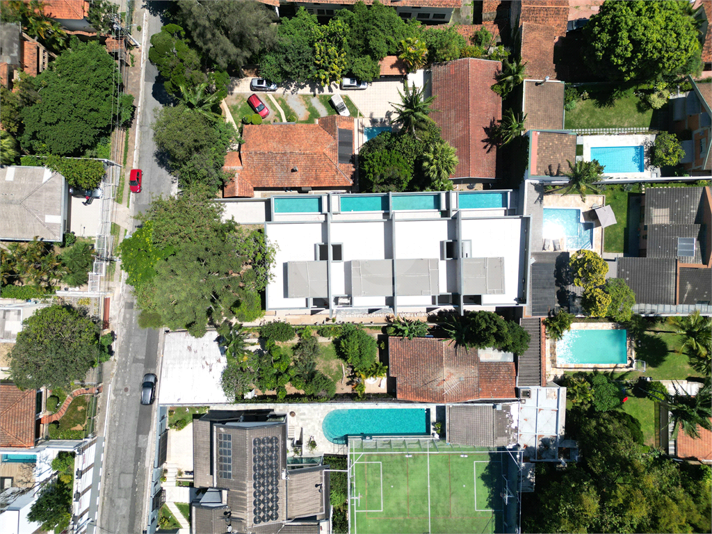 Sobrado novo no Jardim Floresta, 4 suítes, 4 vagas