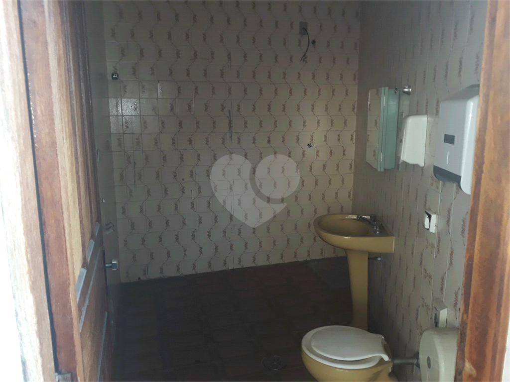 PRÉDIO COMERCIAL EXCELENTE, COM 4 PAVIMENTOS E CASA ANEXA