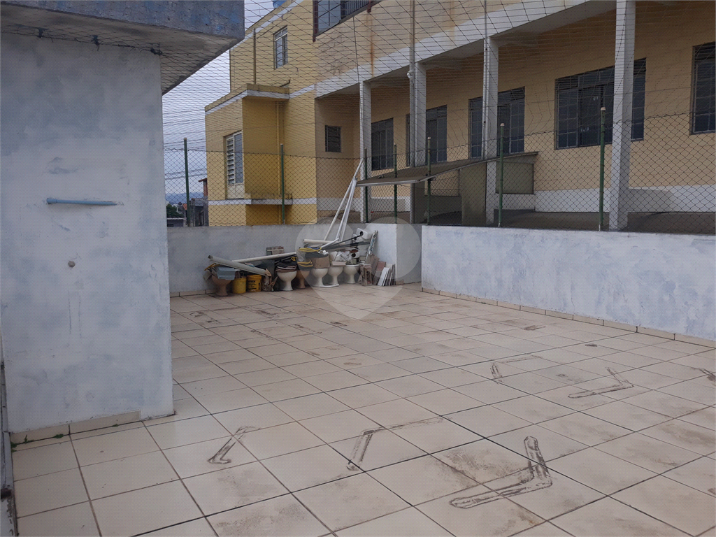 PRÉDIO COMERCIAL EXCELENTE, COM 4 PAVIMENTOS E CASA ANEXA