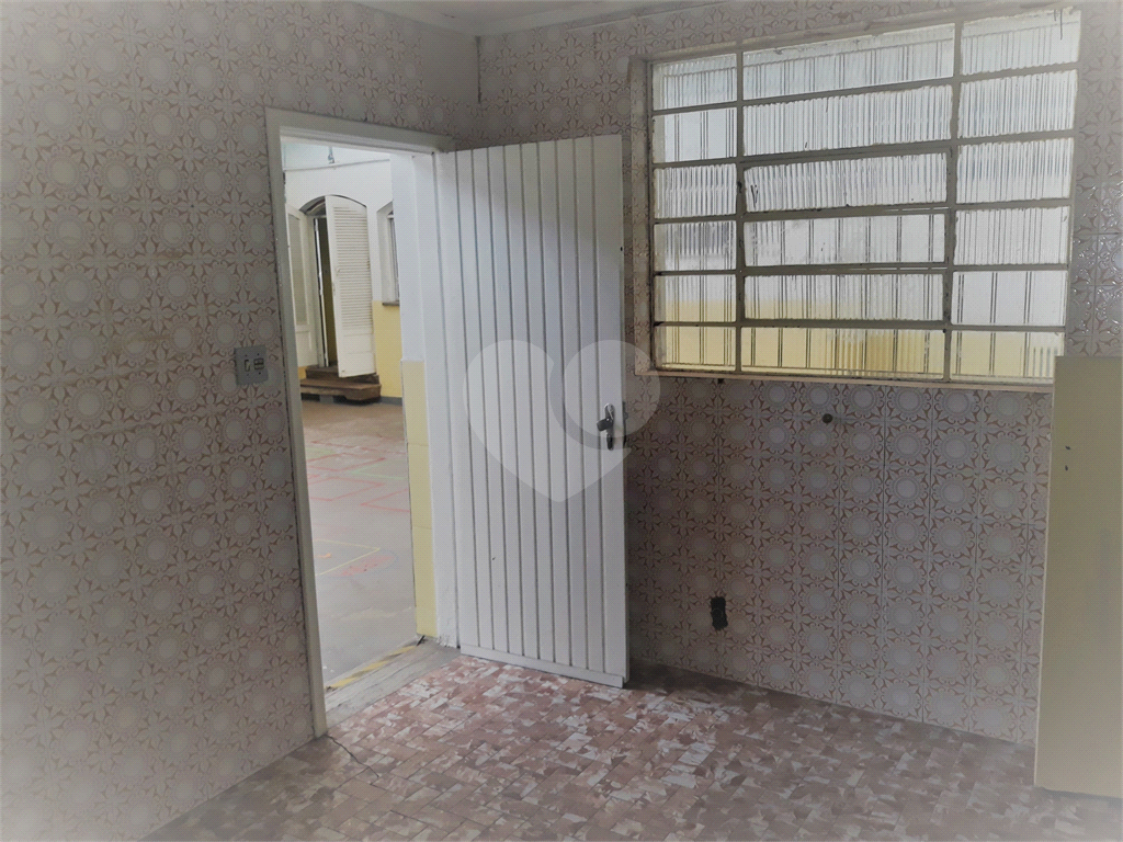 PRÉDIO COMERCIAL EXCELENTE, COM 4 PAVIMENTOS E CASA ANEXA