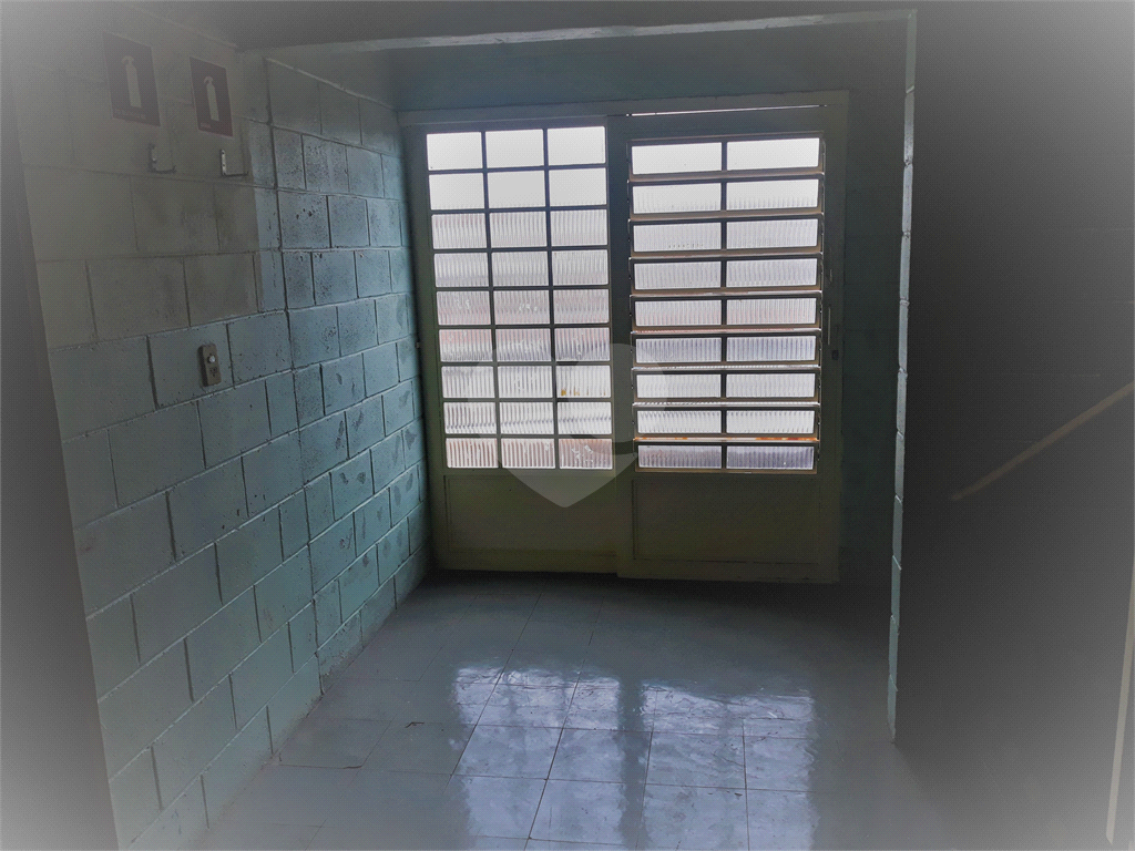 PRÉDIO COMERCIAL EXCELENTE, COM 4 PAVIMENTOS E CASA ANEXA