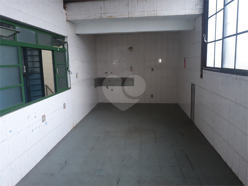 PRÉDIO COMERCIAL EXCELENTE, COM 4 PAVIMENTOS E CASA ANEXA