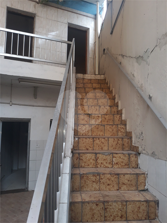 PRÉDIO COMERCIAL EXCELENTE, COM 4 PAVIMENTOS E CASA ANEXA