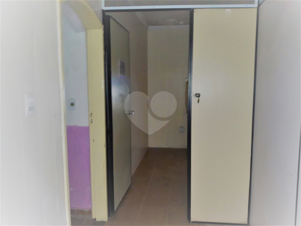 PRÉDIO COMERCIAL EXCELENTE, COM 4 PAVIMENTOS E CASA ANEXA