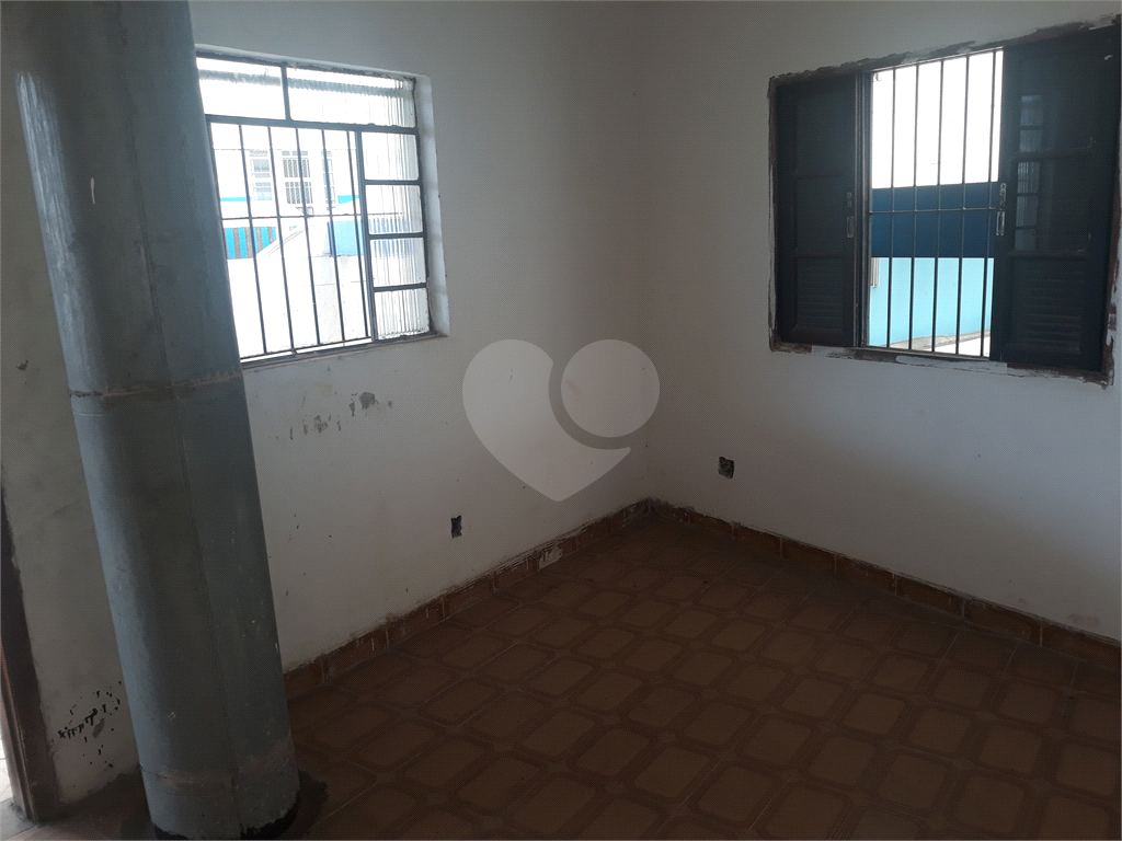 PRÉDIO COMERCIAL EXCELENTE, COM 4 PAVIMENTOS E CASA ANEXA