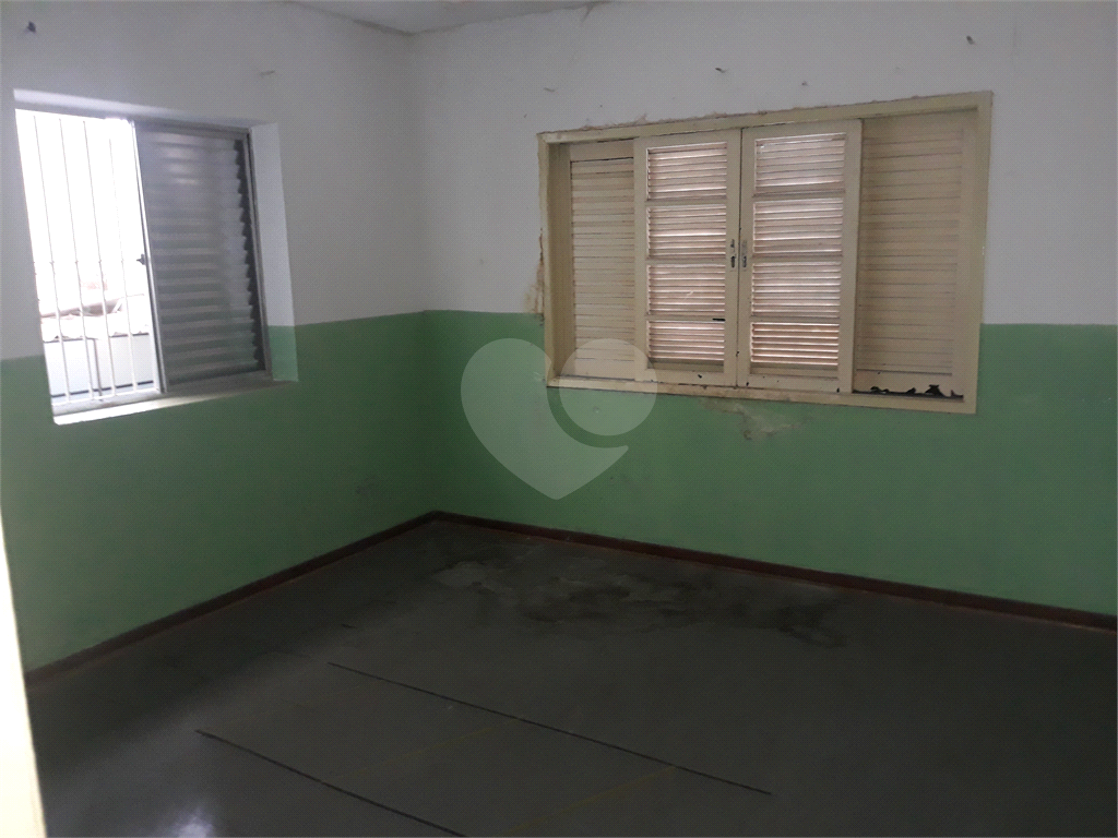 PRÉDIO COMERCIAL EXCELENTE, COM 4 PAVIMENTOS E CASA ANEXA
