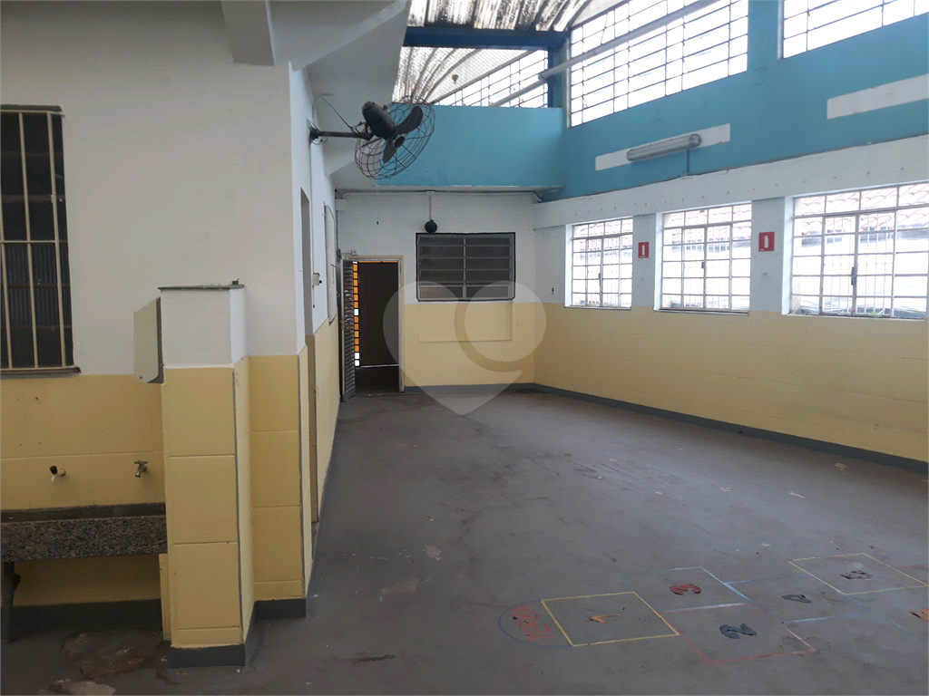 PRÉDIO COMERCIAL EXCELENTE, COM 4 PAVIMENTOS E CASA ANEXA