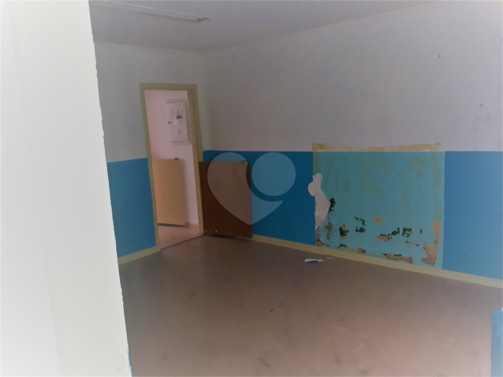 PRÉDIO COMERCIAL EXCELENTE, COM 4 PAVIMENTOS E CASA ANEXA