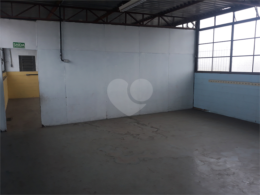 PRÉDIO COMERCIAL EXCELENTE, COM 4 PAVIMENTOS E CASA ANEXA