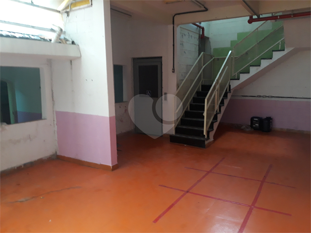 PRÉDIO COMERCIAL EXCELENTE, COM 4 PAVIMENTOS E CASA ANEXA