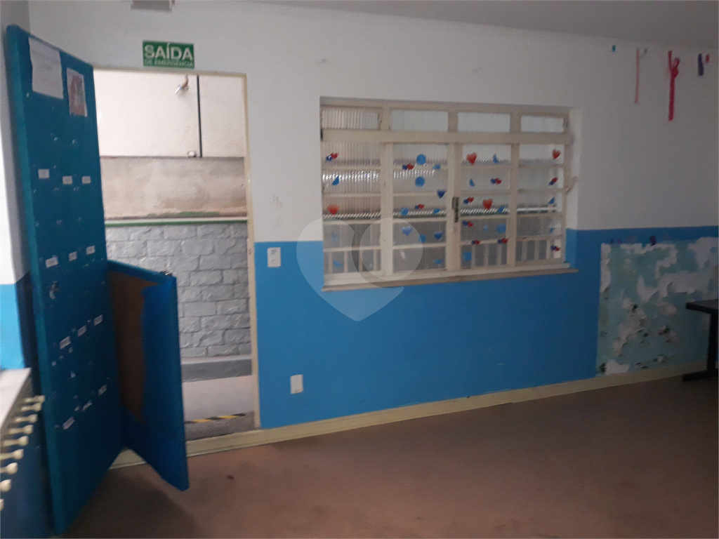 PRÉDIO COMERCIAL EXCELENTE, COM 4 PAVIMENTOS E CASA ANEXA