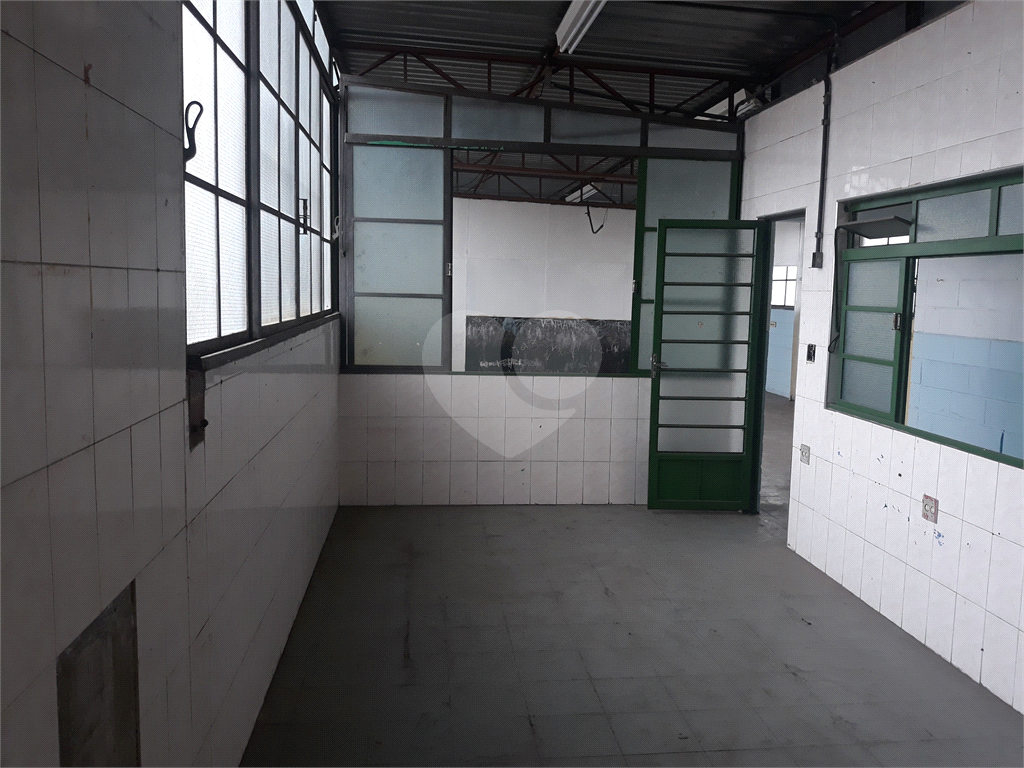 PRÉDIO COMERCIAL EXCELENTE, COM 4 PAVIMENTOS E CASA ANEXA