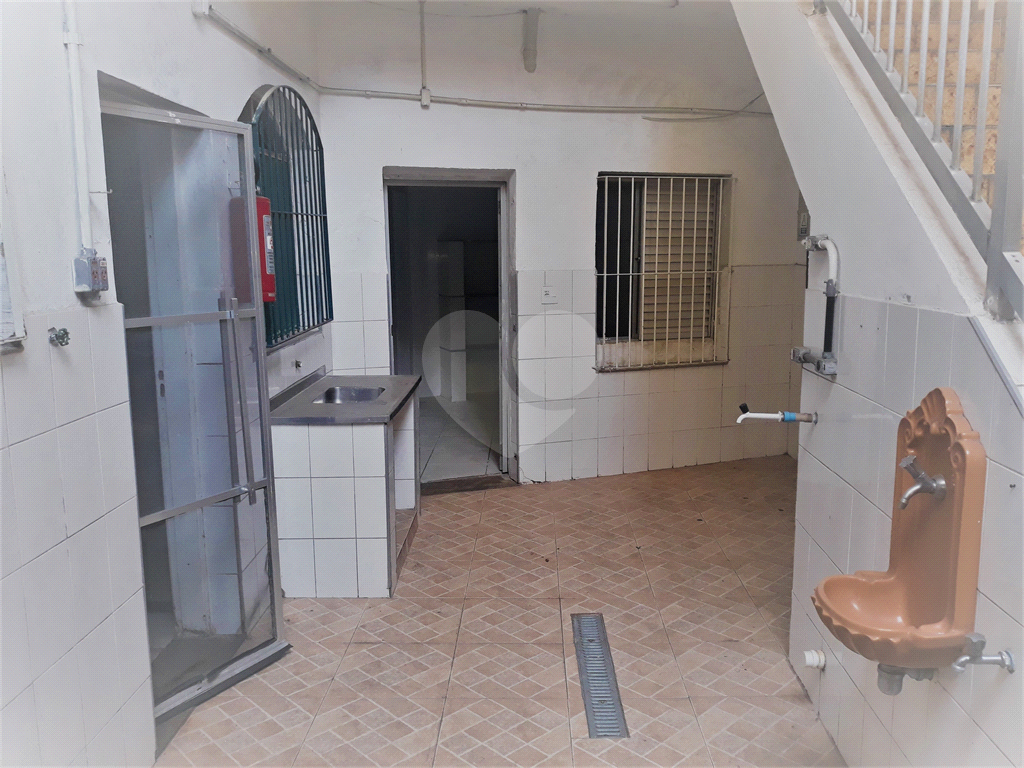 PRÉDIO COMERCIAL EXCELENTE, COM 4 PAVIMENTOS E CASA ANEXA