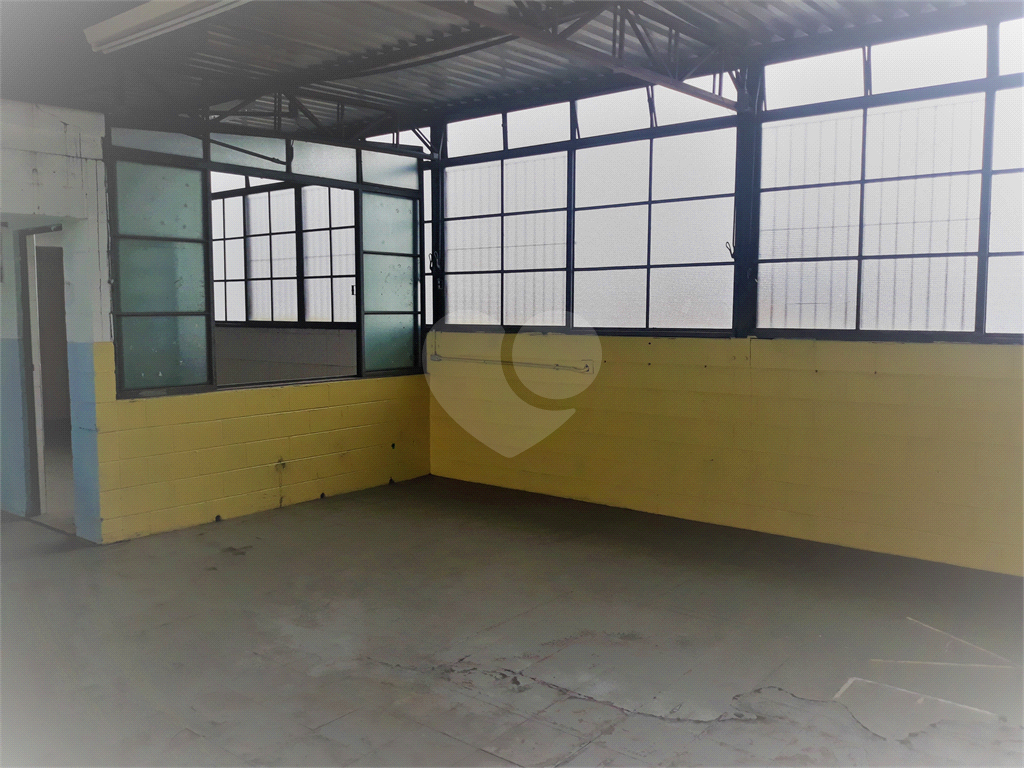 PRÉDIO COMERCIAL EXCELENTE, COM 4 PAVIMENTOS E CASA ANEXA