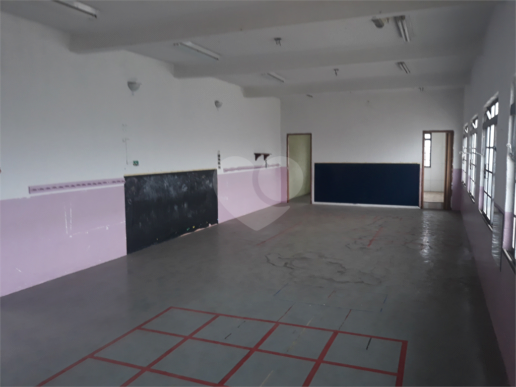 PRÉDIO COMERCIAL EXCELENTE, COM 4 PAVIMENTOS E CASA ANEXA