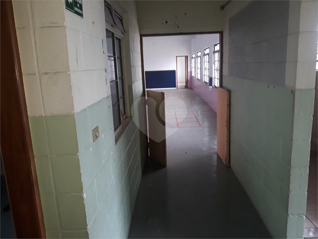 PRÉDIO COMERCIAL EXCELENTE, COM 4 PAVIMENTOS E CASA ANEXA
