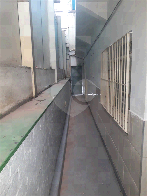 PRÉDIO COMERCIAL EXCELENTE, COM 4 PAVIMENTOS E CASA ANEXA