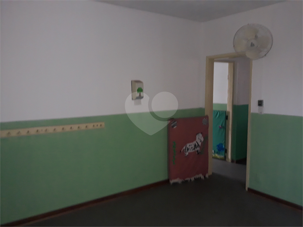PRÉDIO COMERCIAL EXCELENTE, COM 4 PAVIMENTOS E CASA ANEXA
