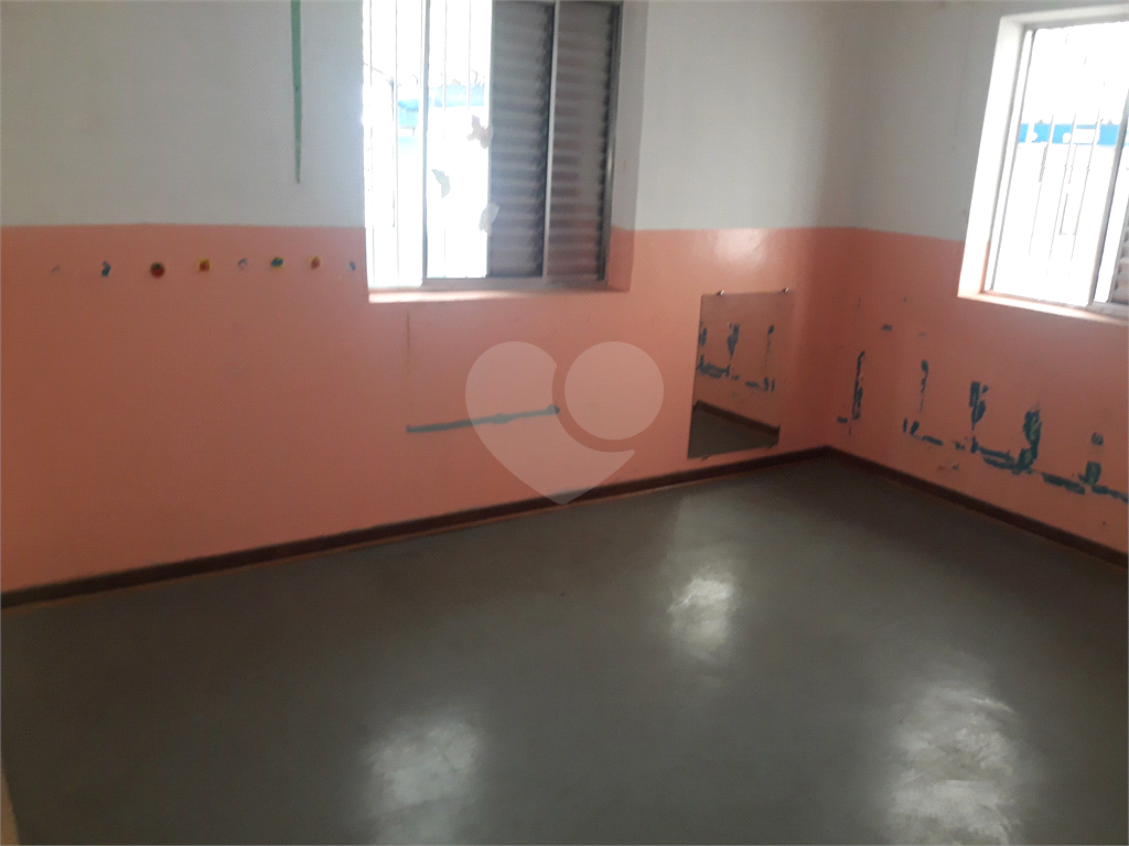 PRÉDIO COMERCIAL EXCELENTE, COM 4 PAVIMENTOS E CASA ANEXA
