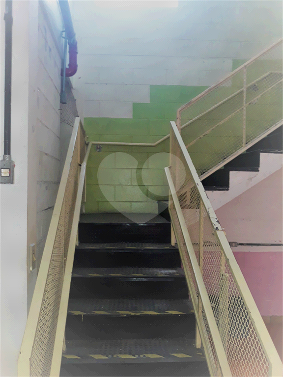 PRÉDIO COMERCIAL EXCELENTE, COM 4 PAVIMENTOS E CASA ANEXA