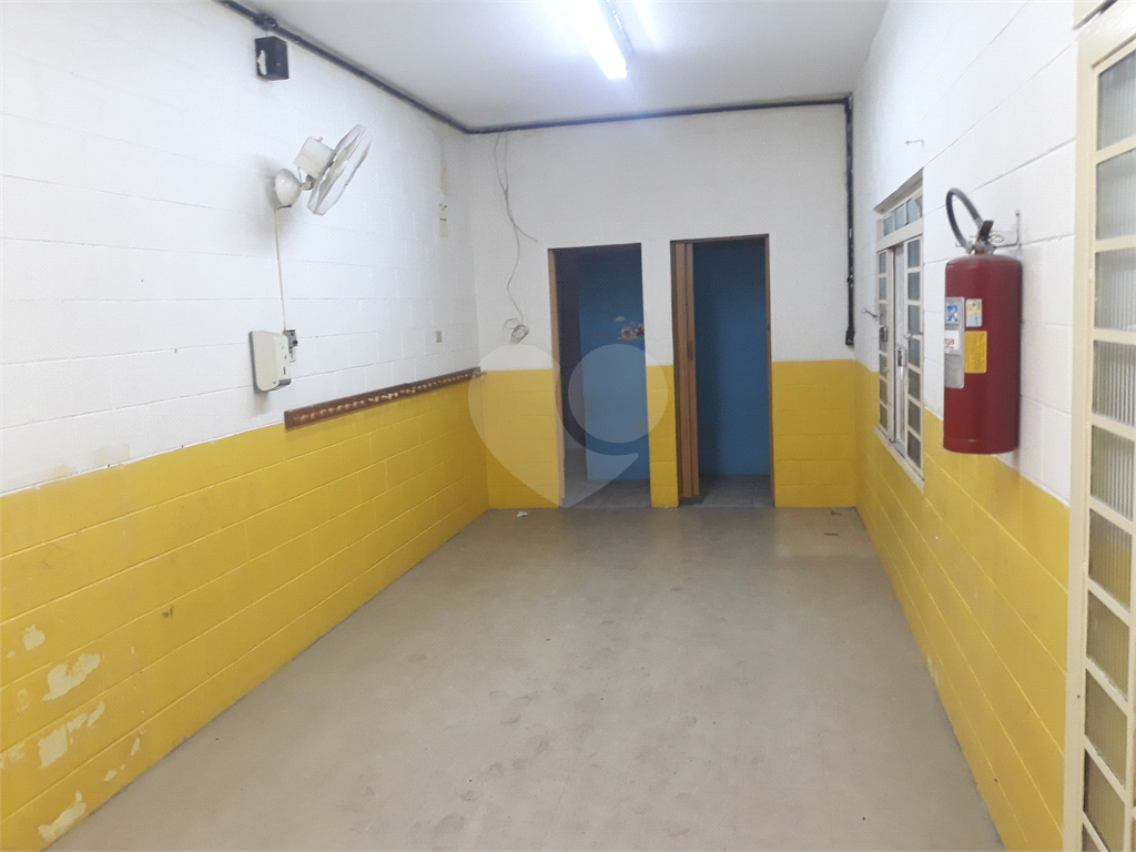 PRÉDIO COMERCIAL EXCELENTE, COM 4 PAVIMENTOS E CASA ANEXA