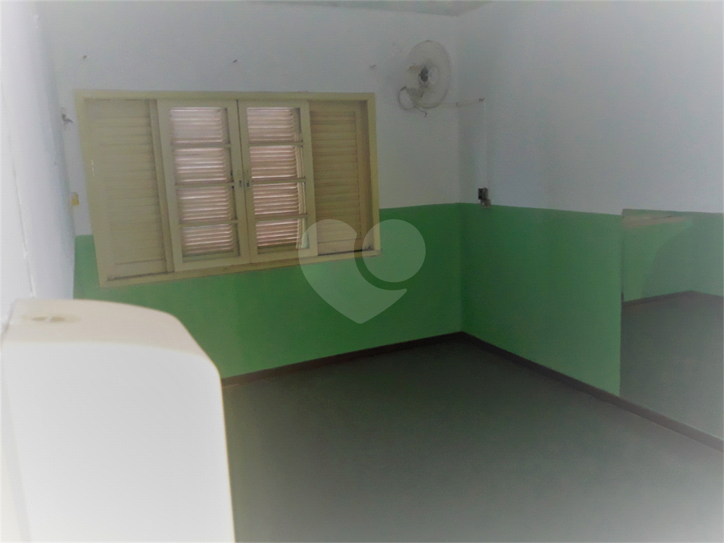 PRÉDIO COMERCIAL EXCELENTE, COM 4 PAVIMENTOS E CASA ANEXA