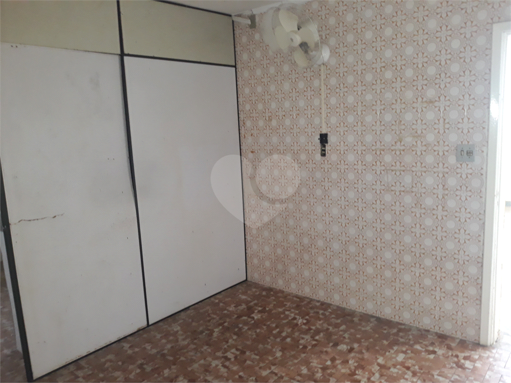 PRÉDIO COMERCIAL EXCELENTE, COM 4 PAVIMENTOS E CASA ANEXA