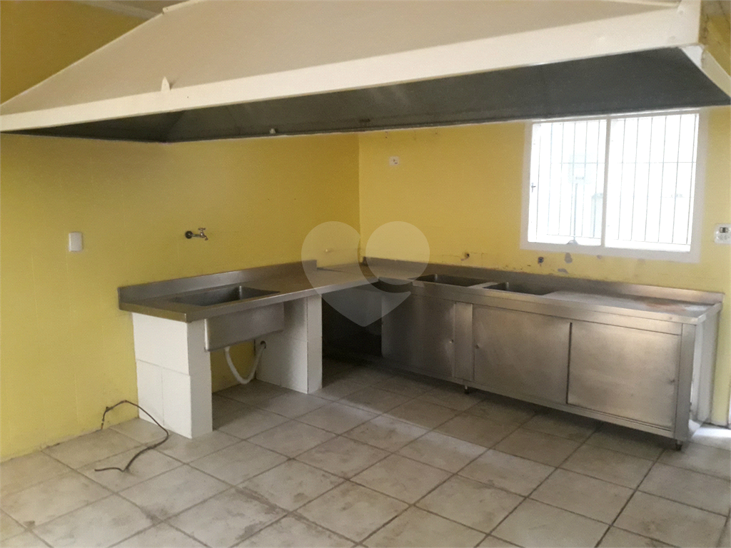 PRÉDIO COMERCIAL EXCELENTE, COM 4 PAVIMENTOS E CASA ANEXA