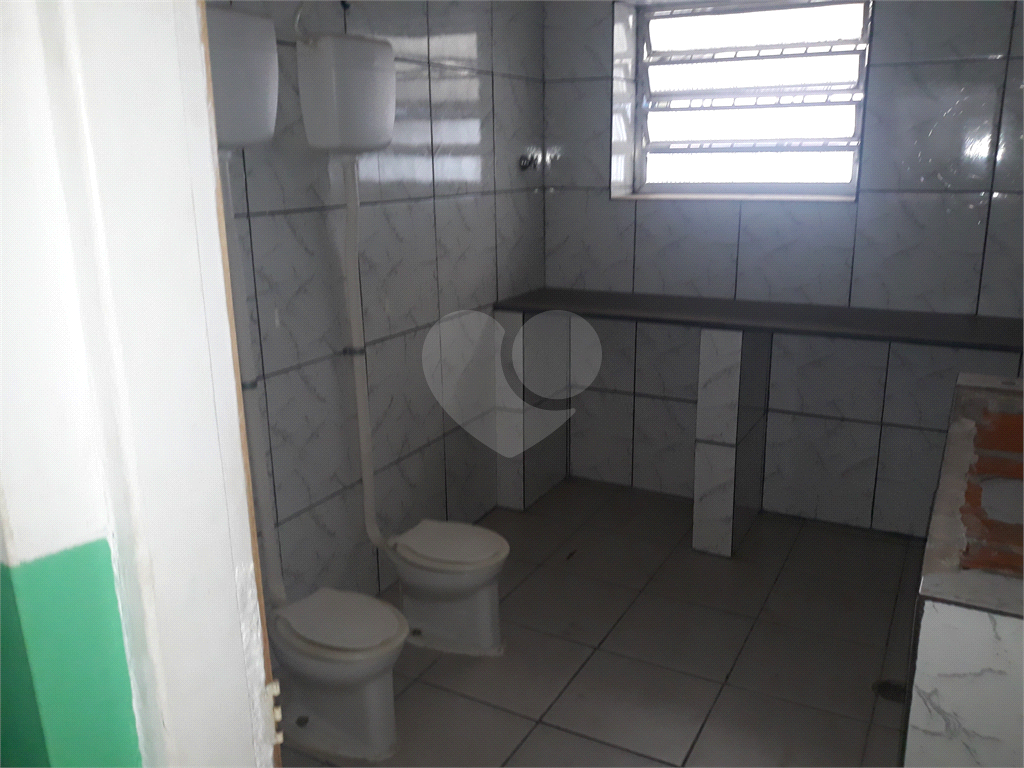PRÉDIO COMERCIAL EXCELENTE, COM 4 PAVIMENTOS E CASA ANEXA