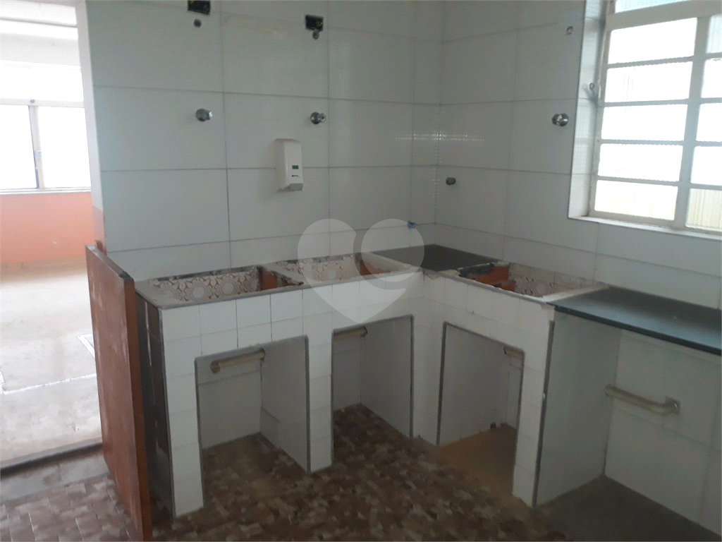 PRÉDIO COMERCIAL EXCELENTE, COM 4 PAVIMENTOS E CASA ANEXA