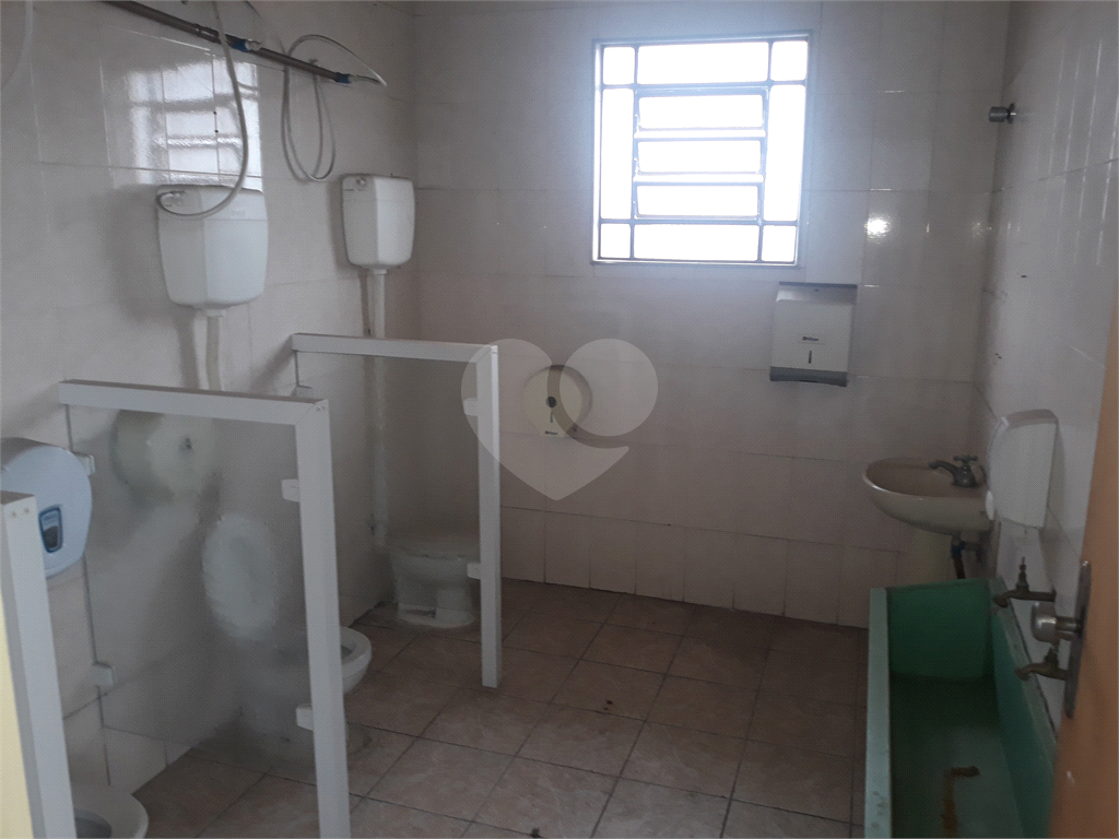 PRÉDIO COMERCIAL EXCELENTE, COM 4 PAVIMENTOS E CASA ANEXA