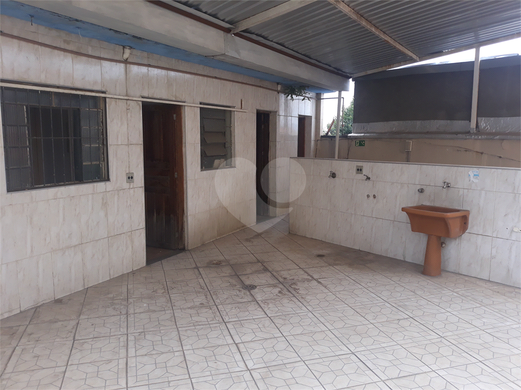 PRÉDIO COMERCIAL EXCELENTE, COM 4 PAVIMENTOS E CASA ANEXA