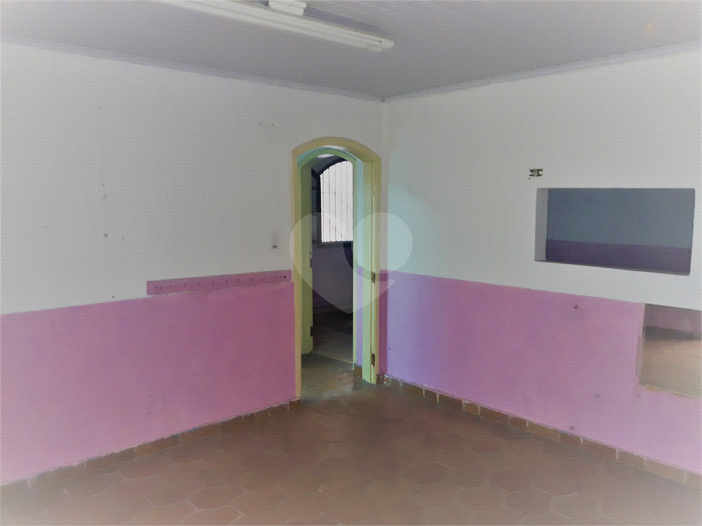 PRÉDIO COMERCIAL EXCELENTE, COM 4 PAVIMENTOS E CASA ANEXA