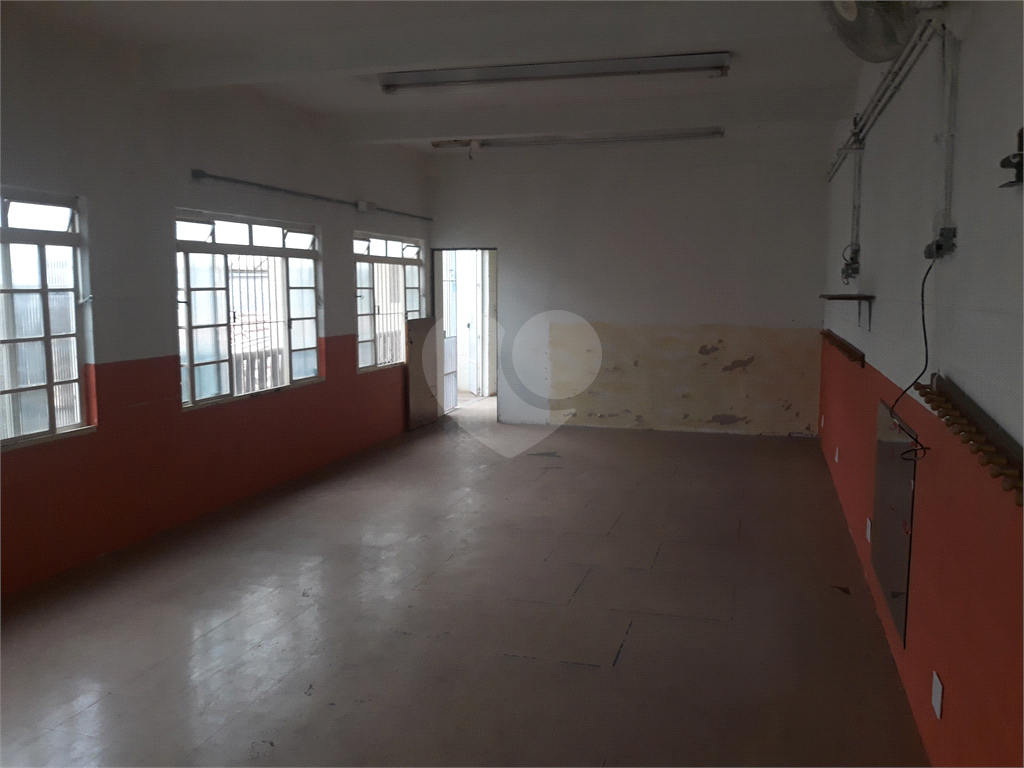 PRÉDIO COMERCIAL EXCELENTE, COM 4 PAVIMENTOS E CASA ANEXA