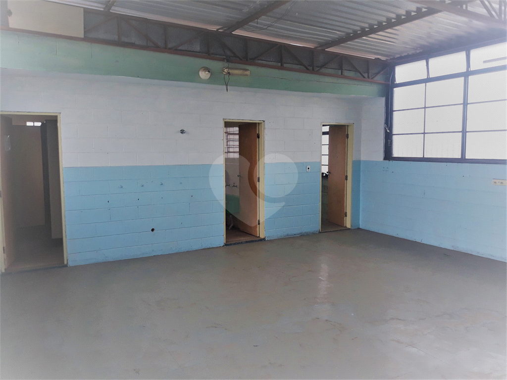 PRÉDIO COMERCIAL EXCELENTE, COM 4 PAVIMENTOS E CASA ANEXA