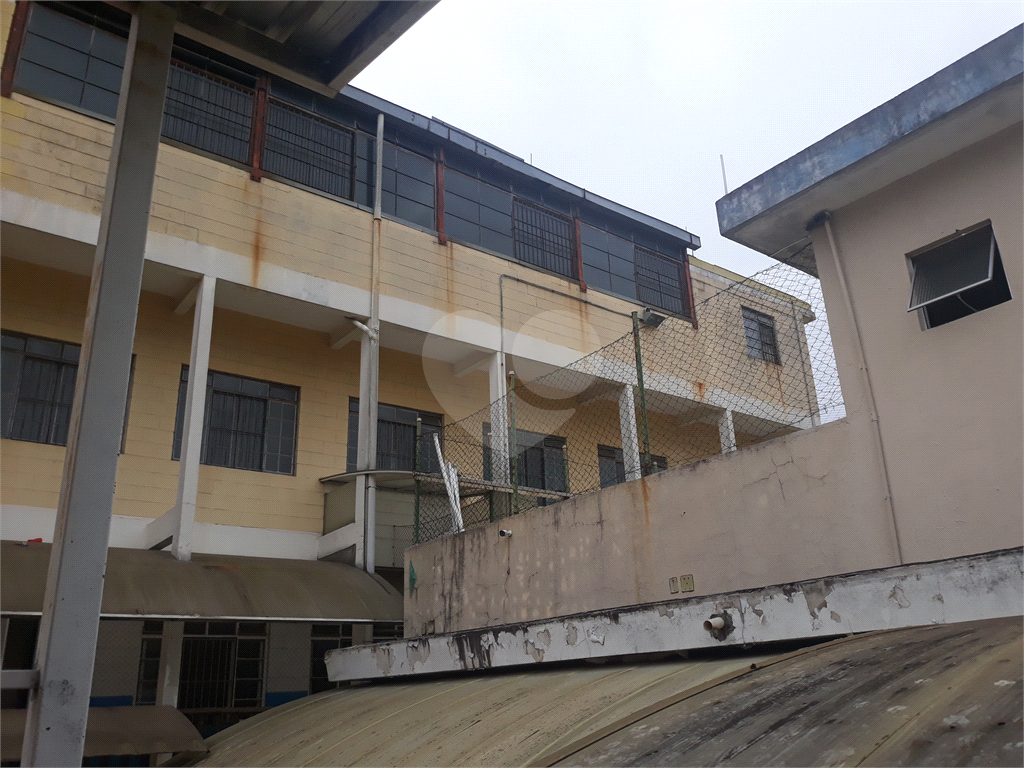 PRÉDIO COMERCIAL EXCELENTE, COM 4 PAVIMENTOS E CASA ANEXA