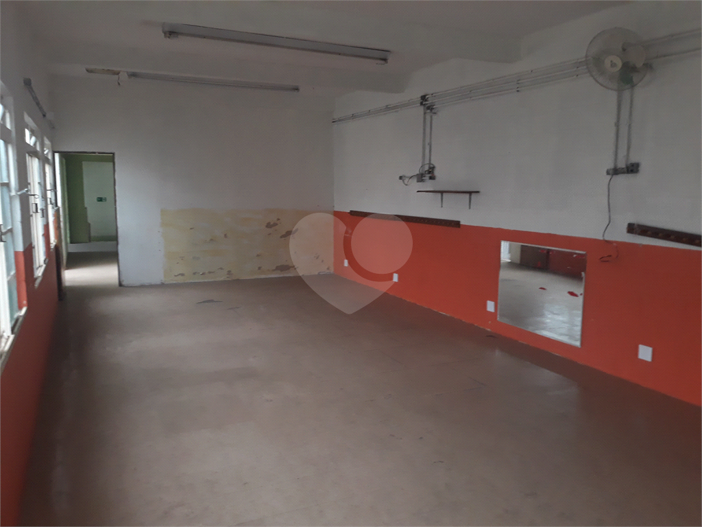PRÉDIO COMERCIAL EXCELENTE, COM 4 PAVIMENTOS E CASA ANEXA