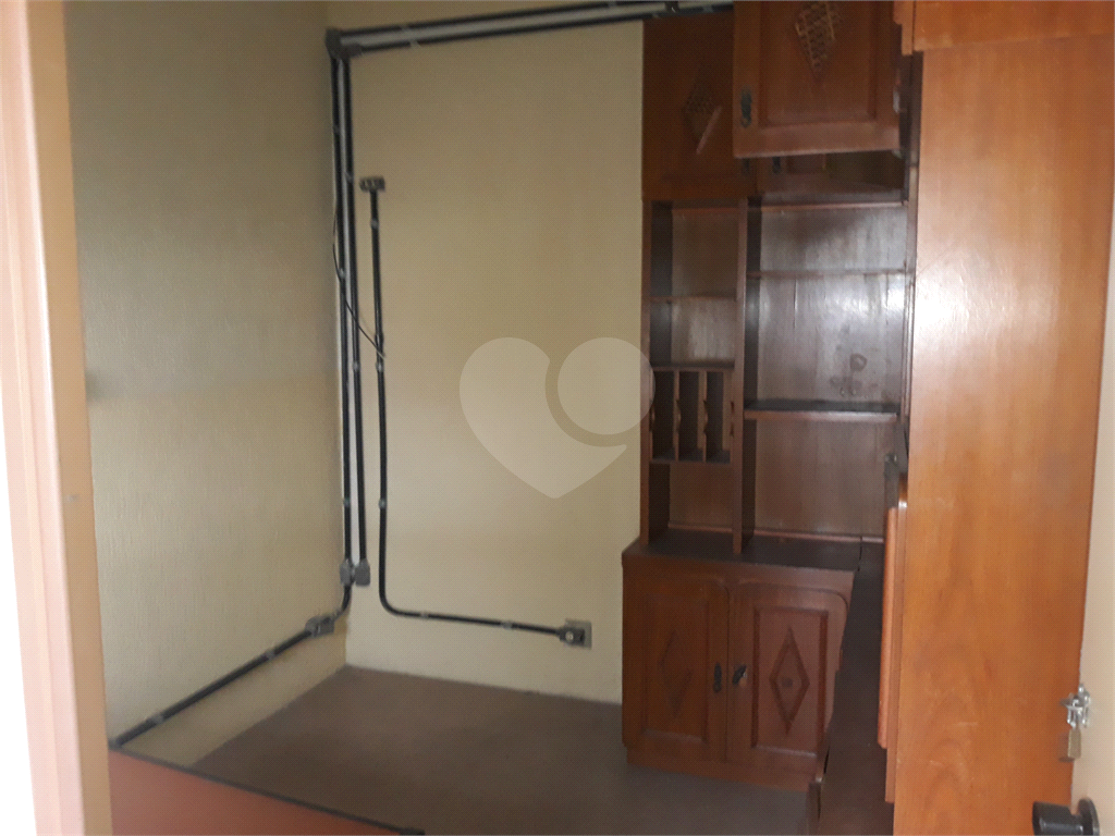 PRÉDIO COMERCIAL EXCELENTE, COM 4 PAVIMENTOS E CASA ANEXA