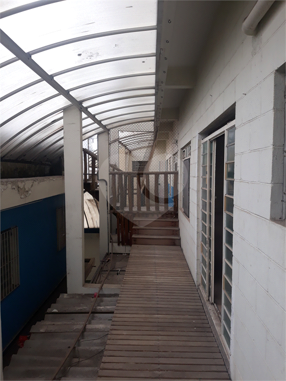 PRÉDIO COMERCIAL EXCELENTE, COM 4 PAVIMENTOS E CASA ANEXA
