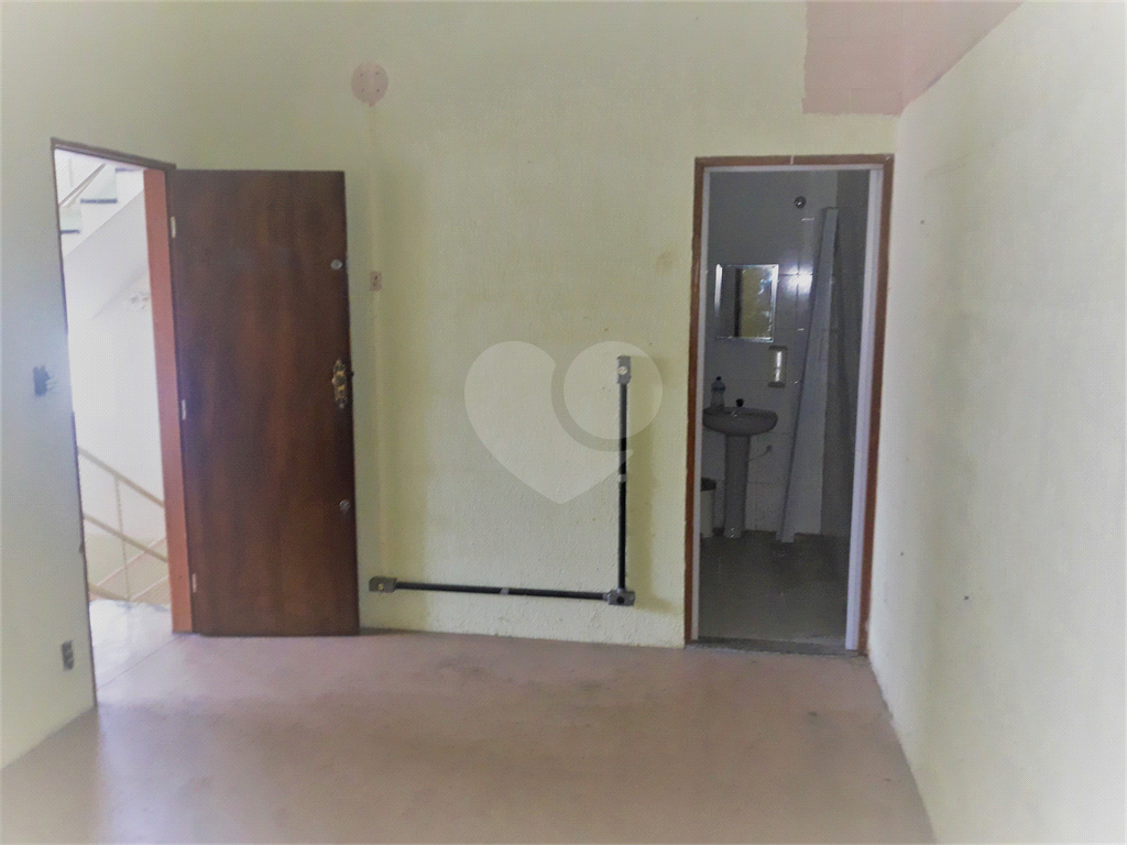 PRÉDIO COMERCIAL EXCELENTE, COM 4 PAVIMENTOS E CASA ANEXA
