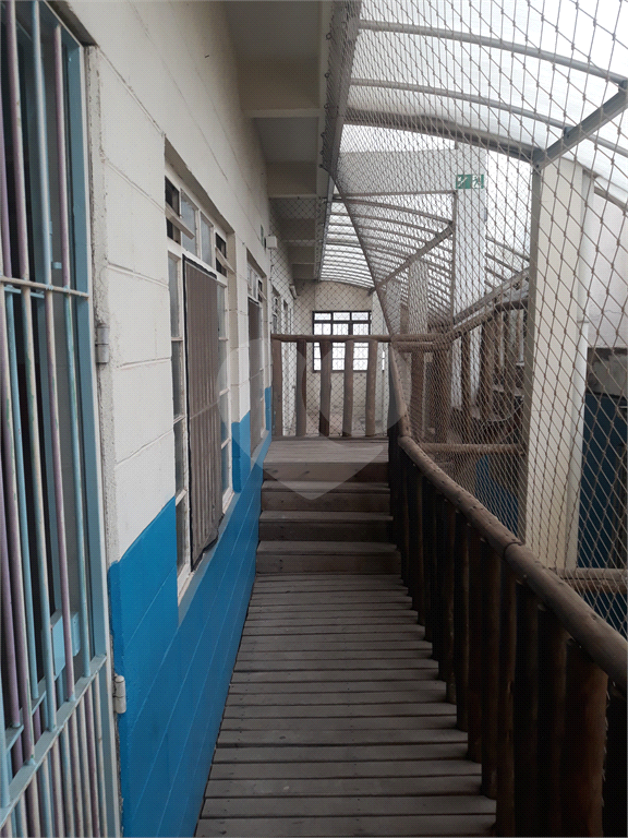 PRÉDIO COMERCIAL EXCELENTE, COM 4 PAVIMENTOS E CASA ANEXA