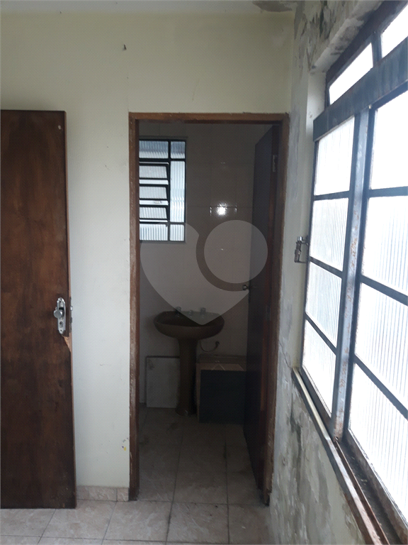 PRÉDIO COMERCIAL EXCELENTE, COM 4 PAVIMENTOS E CASA ANEXA