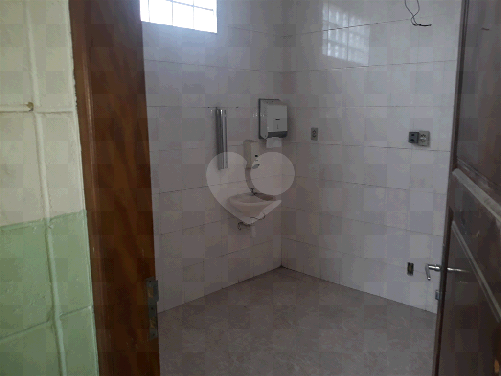 PRÉDIO COMERCIAL EXCELENTE, COM 4 PAVIMENTOS E CASA ANEXA