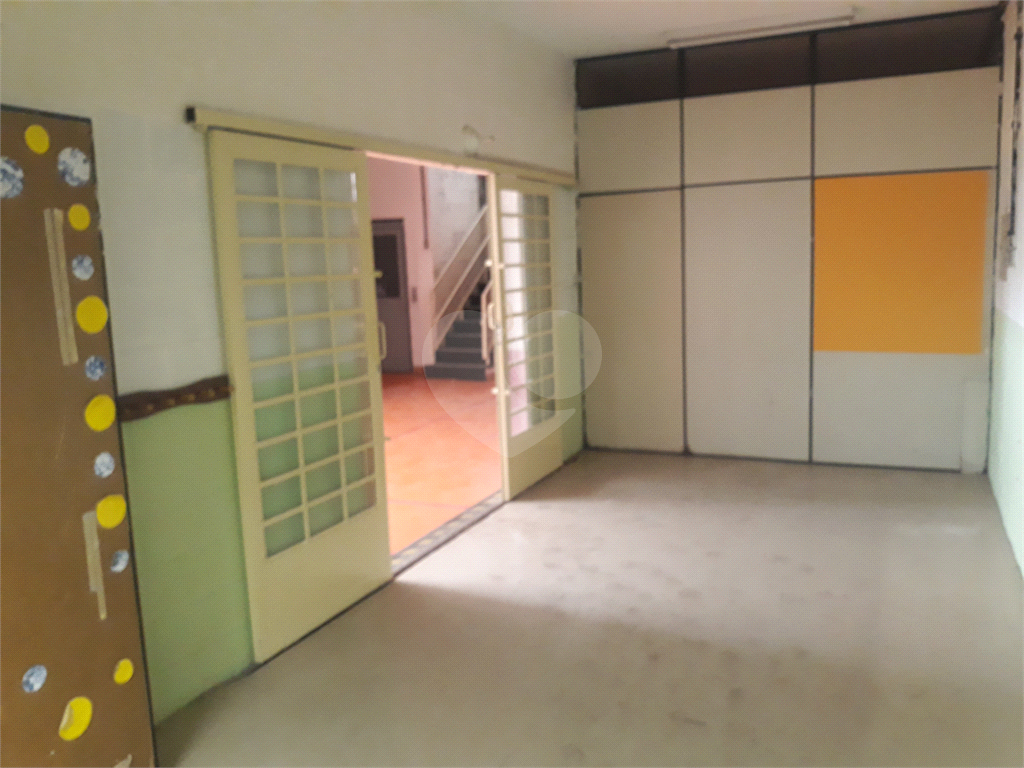 PRÉDIO COMERCIAL EXCELENTE, COM 4 PAVIMENTOS E CASA ANEXA