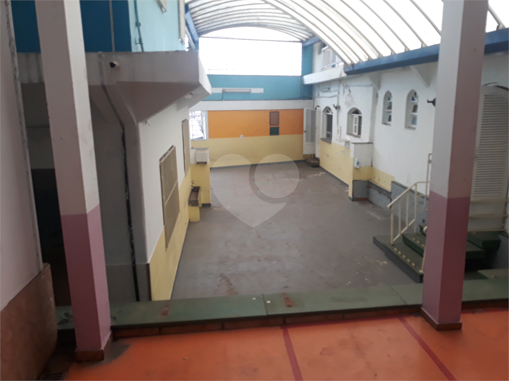 PRÉDIO COMERCIAL EXCELENTE, COM 4 PAVIMENTOS E CASA ANEXA
