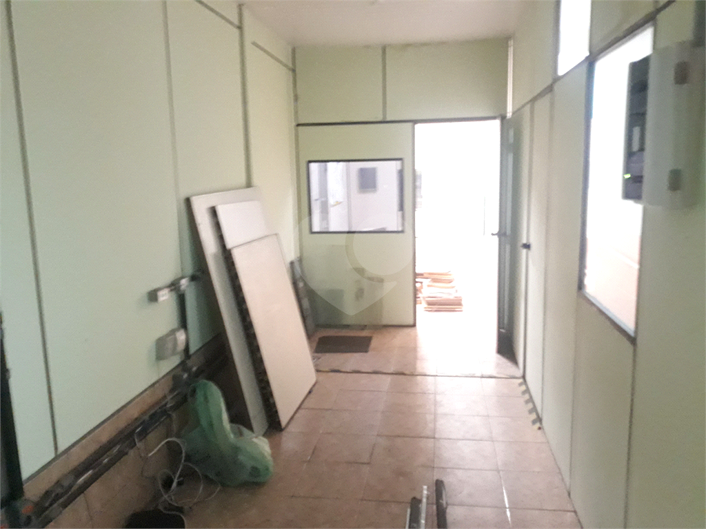 PRÉDIO COMERCIAL EXCELENTE, COM 4 PAVIMENTOS E CASA ANEXA