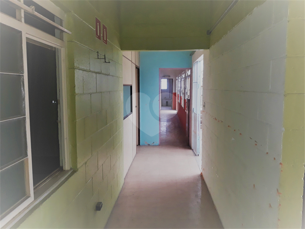 PRÉDIO COMERCIAL EXCELENTE, COM 4 PAVIMENTOS E CASA ANEXA
